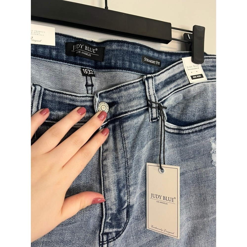 NWT Judy Blue Mid Rise Straight Leg Distressed Jeans Medium Wash Frayed Hem 32 - Picture 5 of 8